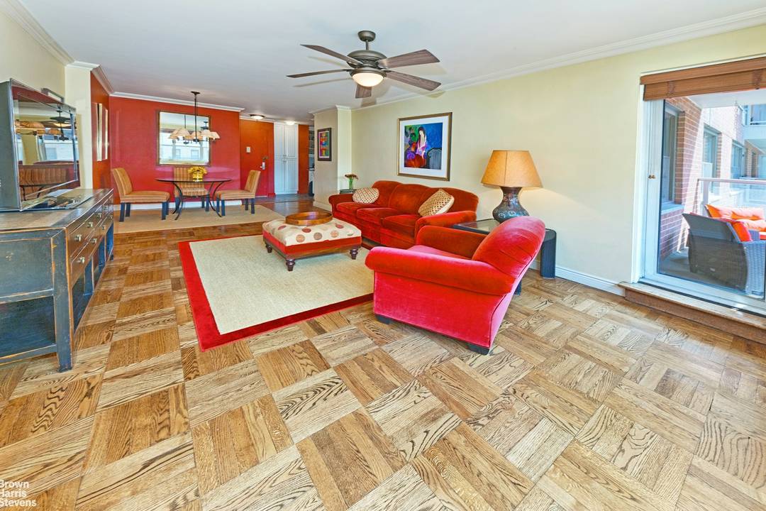 Coffee, Cocktails Al Fresco Heart of the Upper East Side A wealth of natural light blend perfectly.