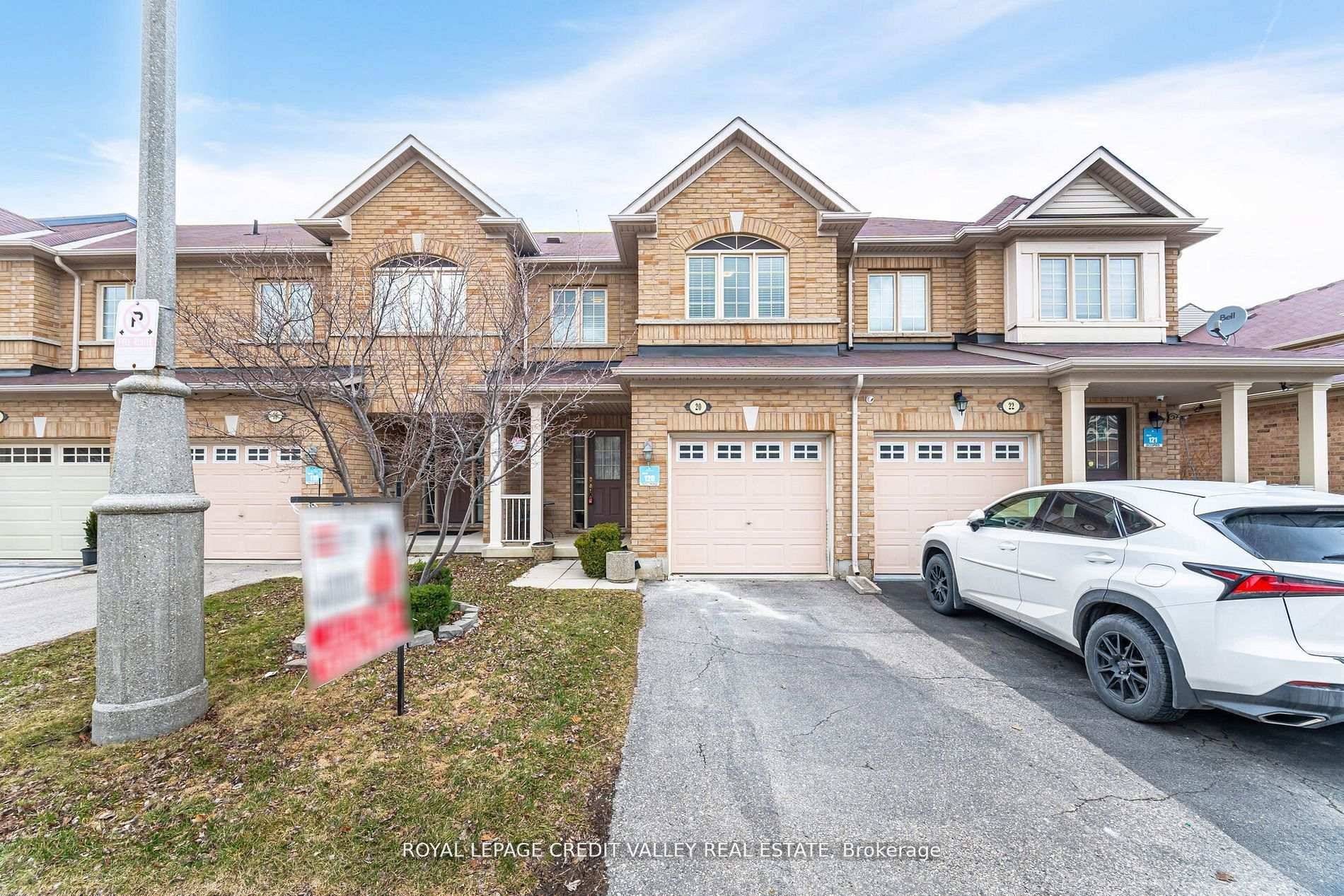 Welcome to this 3 bedroom, 3 bathroom townhome, perfectly situated near Brampton Civic Hospital, parks, schools, and shopping plazas.