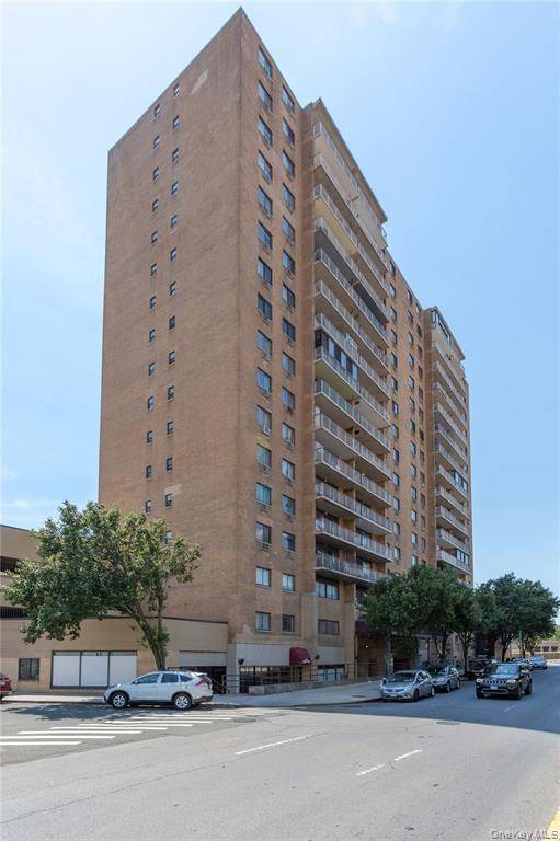 2 Bed 2 Full Bath Condo with Huge Terrace in Prime Rego Park Location.
