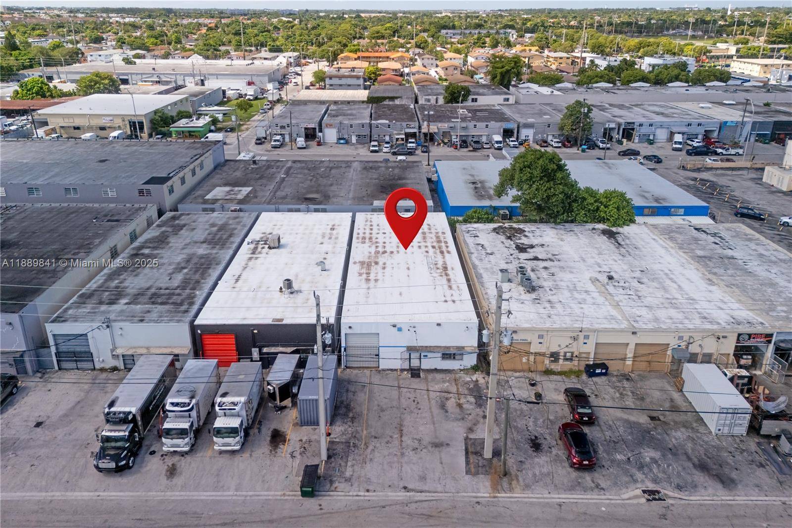 GREAT INVESTMENT IN HIALEAH BRAND NEW TPO ROOF, Completed 40 years recertification.