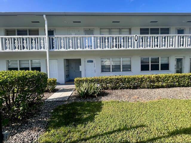 Updated 1bed 1bath located in the desirable 55 community of Century Village.