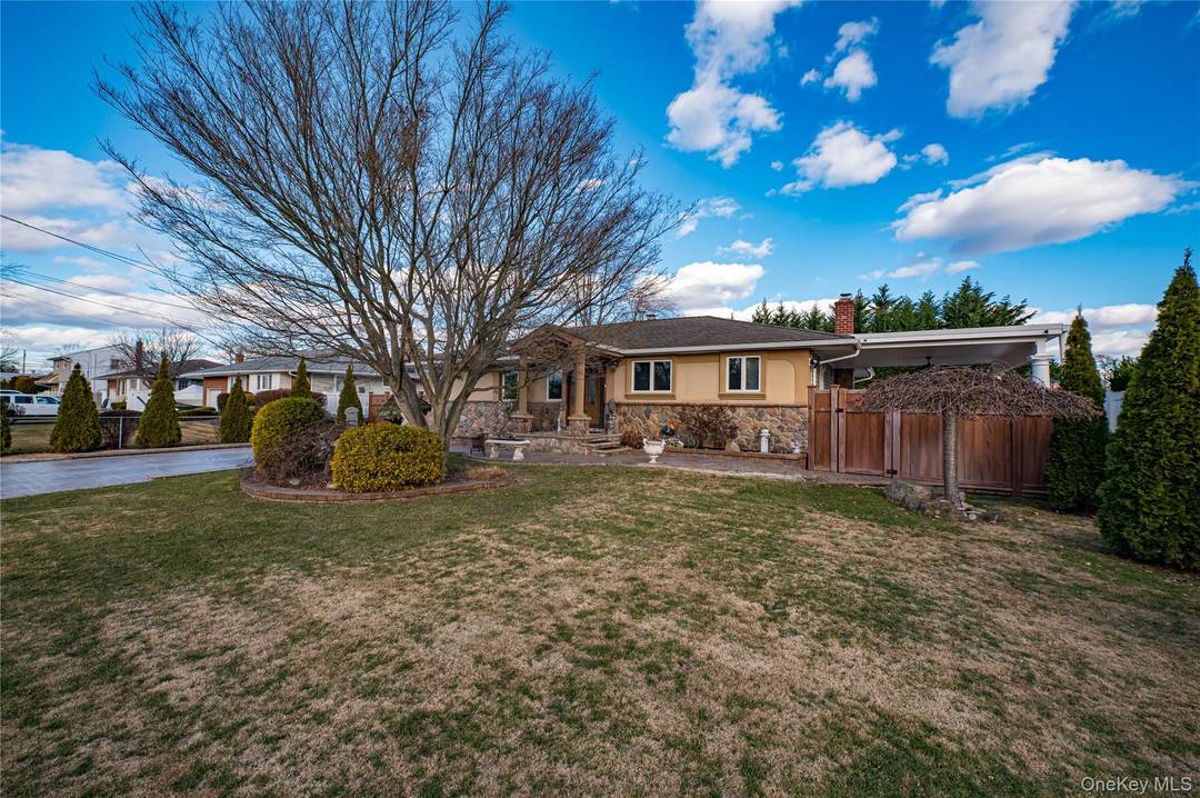 This immaculate wide line ranch located in the desirable Westside of Deer Park has enjoyed a complete renovation by an Olde World craftsman.