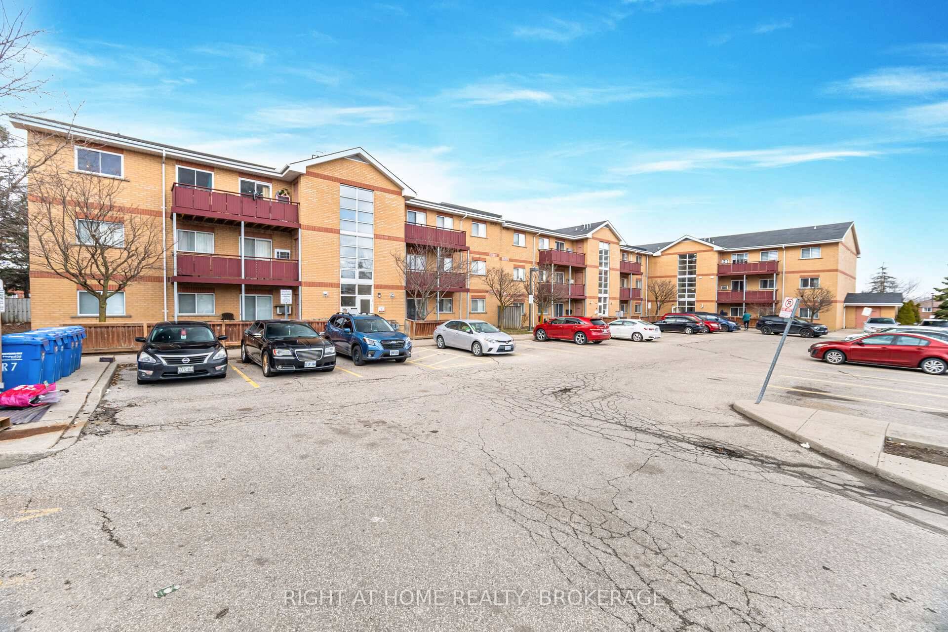 This beautifully maintained 2 bedroom, 1.
