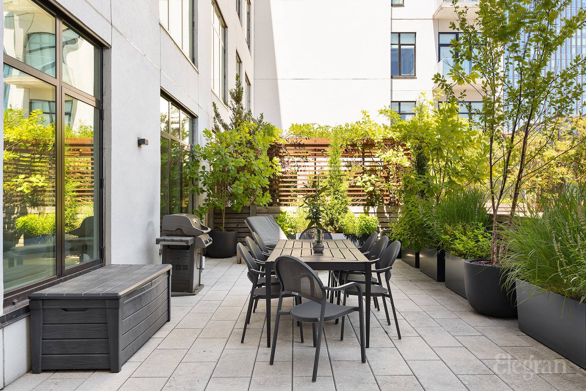 Outdoor Paradise ! Unit 3H at The Hendrik in Boerum Hill is a prime resale opportunity.