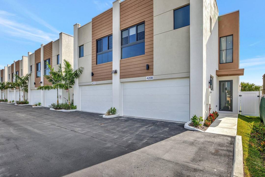 Welcome to your brand new construction home in the heart of Oakland Park !