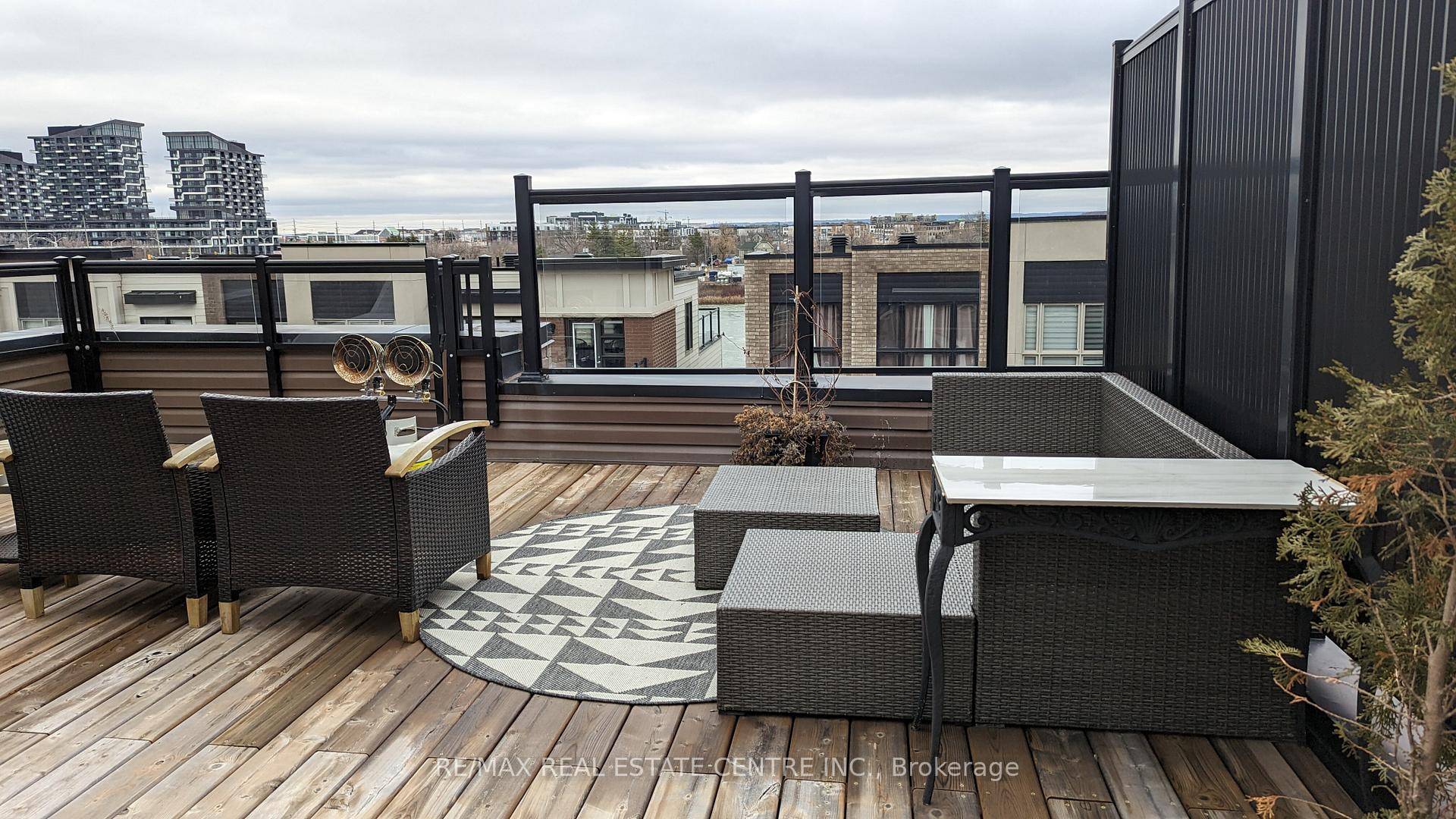 Beautiful 2 bedroom end unit featuring an open concept layout, ideal for entertaining.