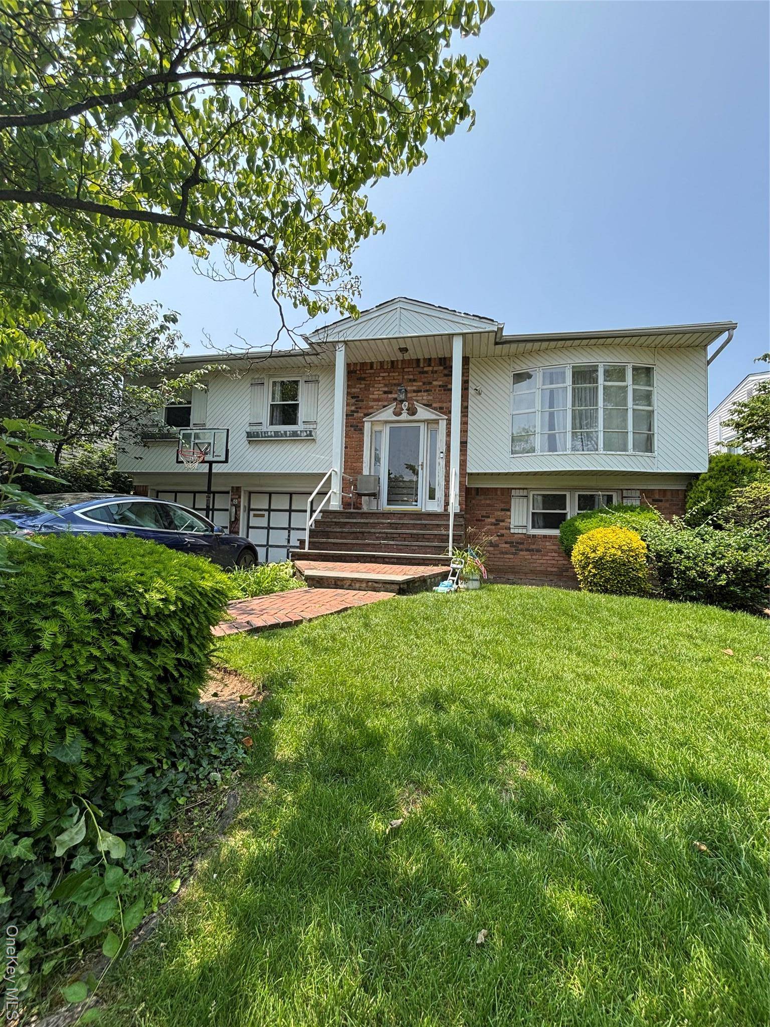 NOT in flood zone. Welcome to this Spacious 5 Bedroom, 3 Bathroom Home in Prime North Woodmere Woodmere Hewlett School District 14 Come check out this beautifully updated home in ...