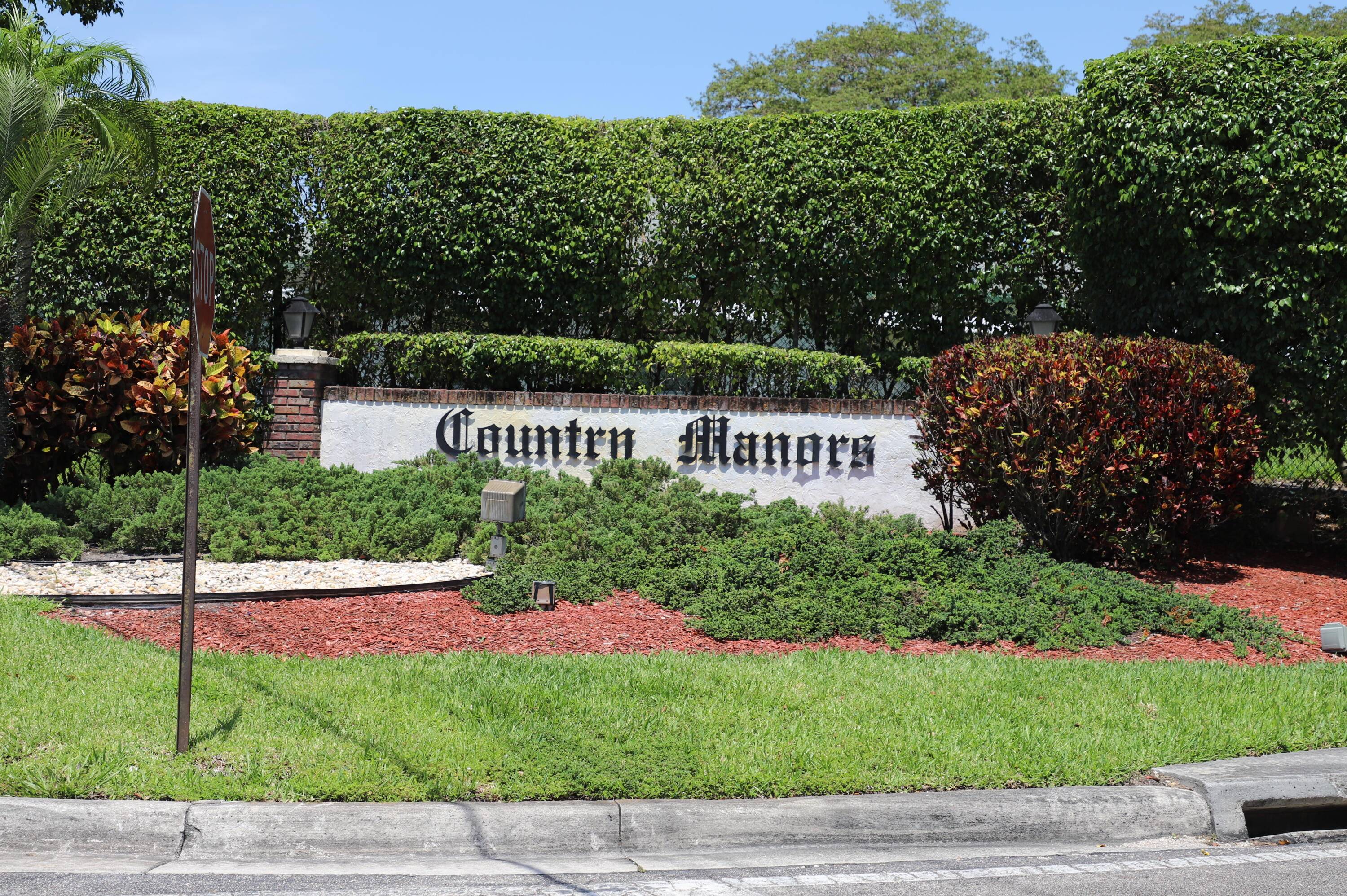 Welcome to 521 Sandpiper Circle, a charming updated 2 bedroom, 2 bathroom villa nestled in the heart of Country Manors a vibrant 55 community in Delray Beach.