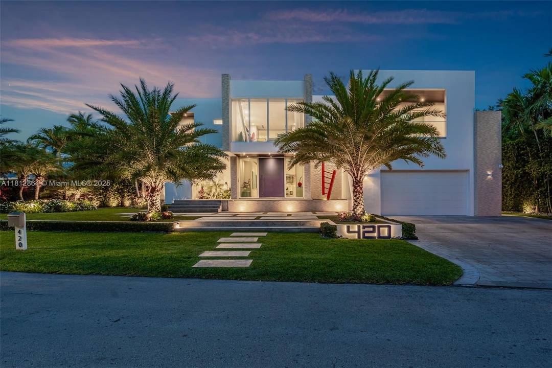 Spectacular and impeccably appointed modern residence situated on a 13, 651 SF lot on prestigious Island Drive one of Key Biscayne s most elevated streets.