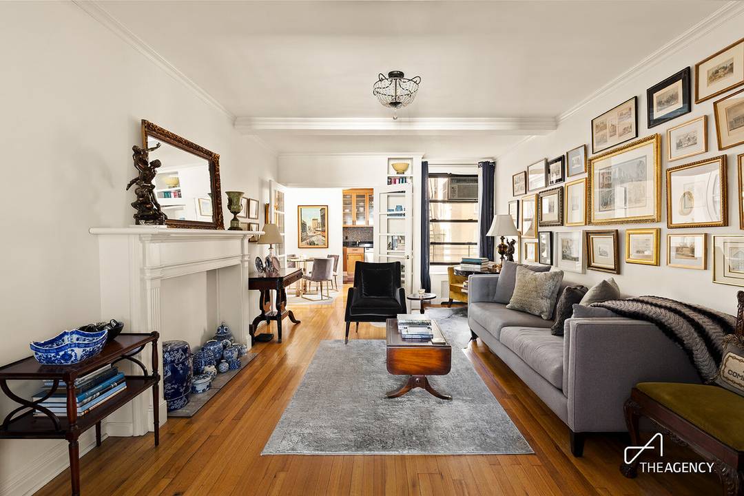 Residence 7D at 12 East 97th Street presents an exceptional opportunity to own a beautifully appointed pre war home just moments from Central Park, in the heart of Carnegie Hill.