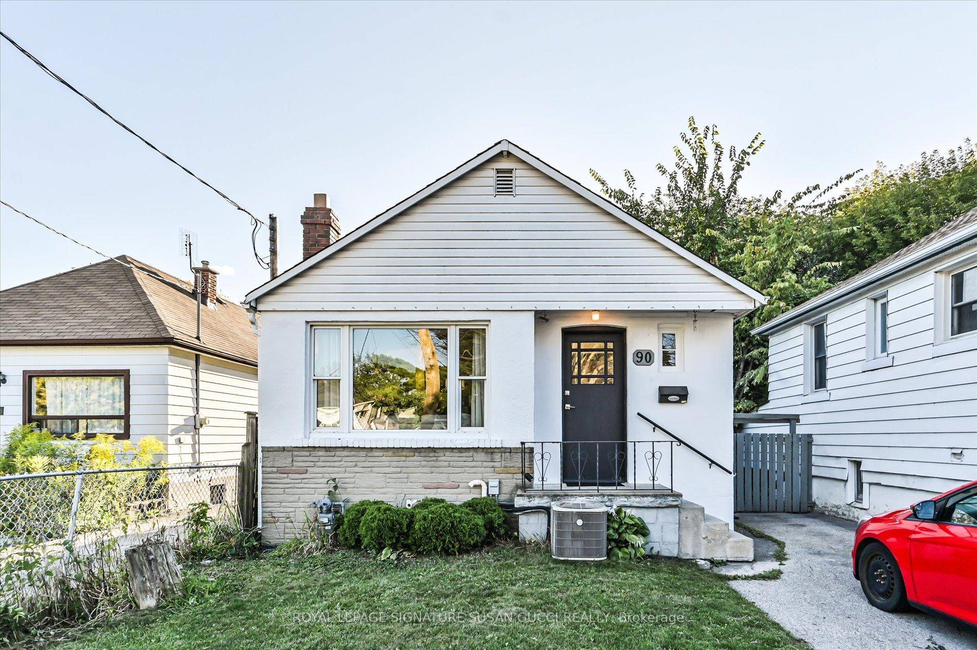 Welcome to this charming fully detached, classic bungalow offering 2 1 bedrooms and a layout that blends classic comfort with modern updates.