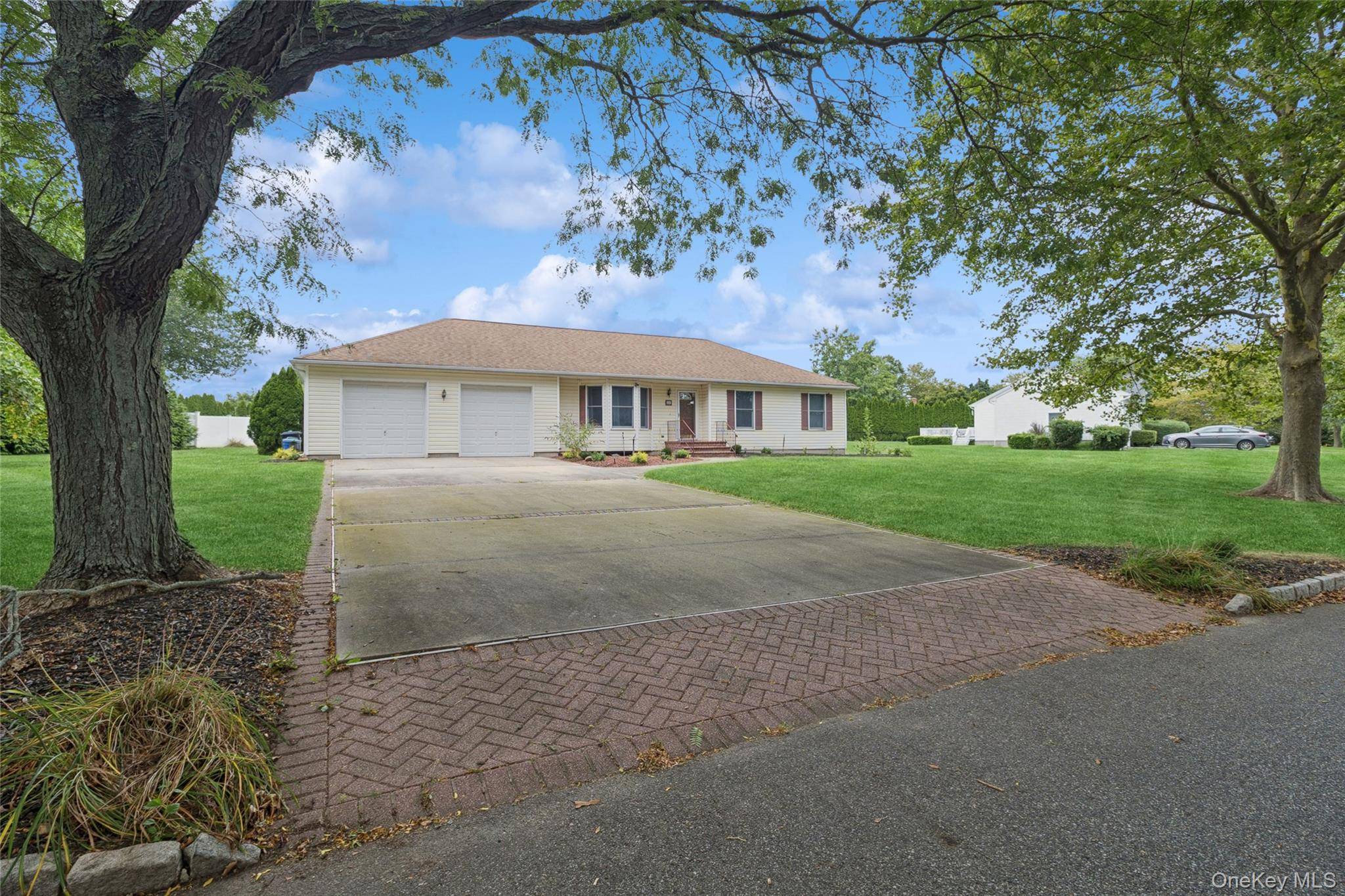 Welcome to the North Fork and this Charming Ranch located in the Hamlet of Aquebogue.