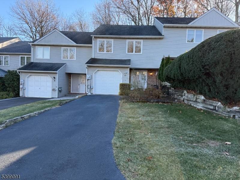 Bright and Spacious 3 Bedroom, North Facing, Townhome in Powder Mill Village.