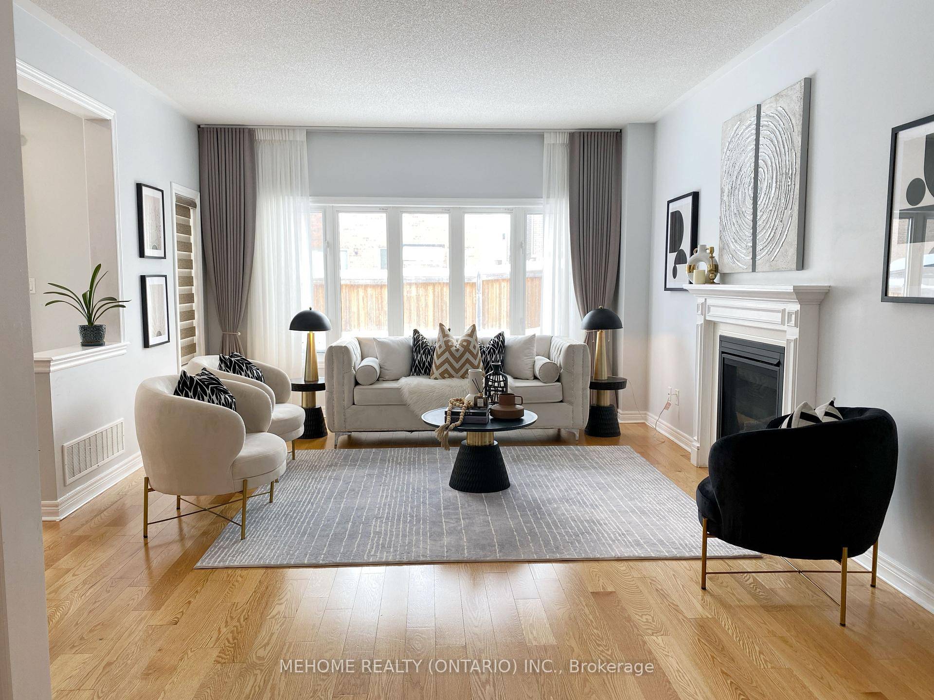 Spectacular Layout 4 Bedrooms Detached House in Highly Desirable Family Friendly Neighbourhood.
