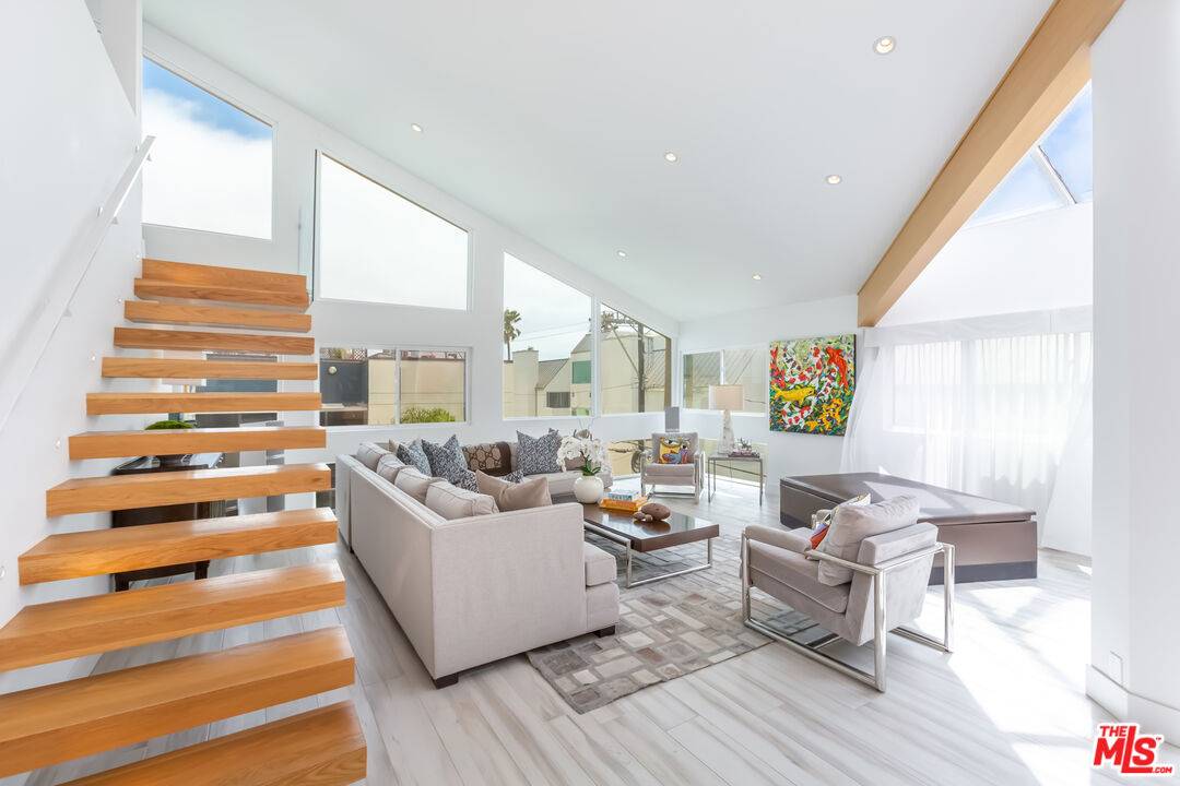 18   Union Jack St 2BR Marina Del Rey La