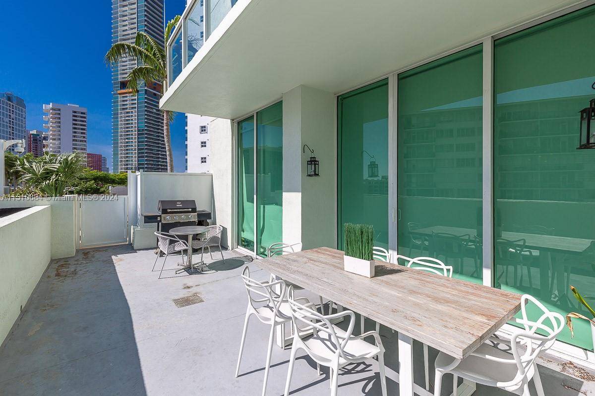 Fantastic apartment in the heart of Brickell, just steps away from shopping, dining, and entertainment.