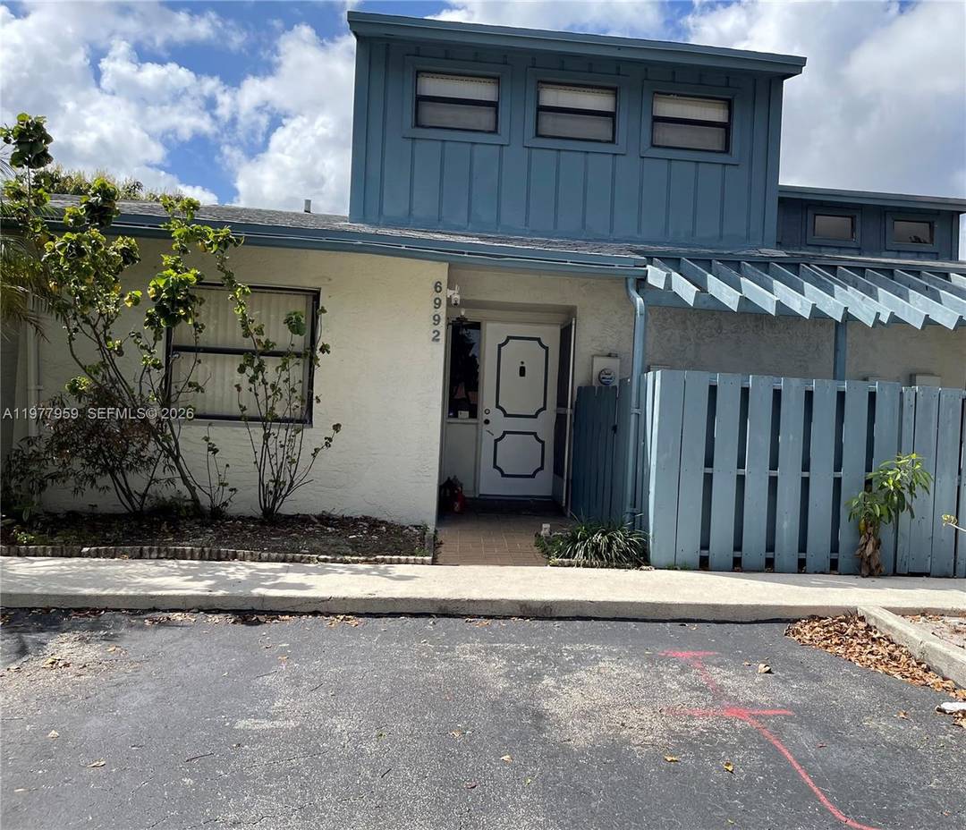 Spacious townhouse in Miramar, three bedrooms and two bathrooms, with abundant natural light, high ceilings, open porch with beautiful lake view, SS appliances, laundry room, low HOA fee.