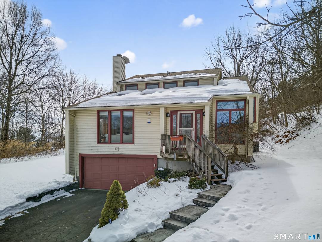 Nice contemporary home with an open floor plan in a great neighborhood of Middlefield.