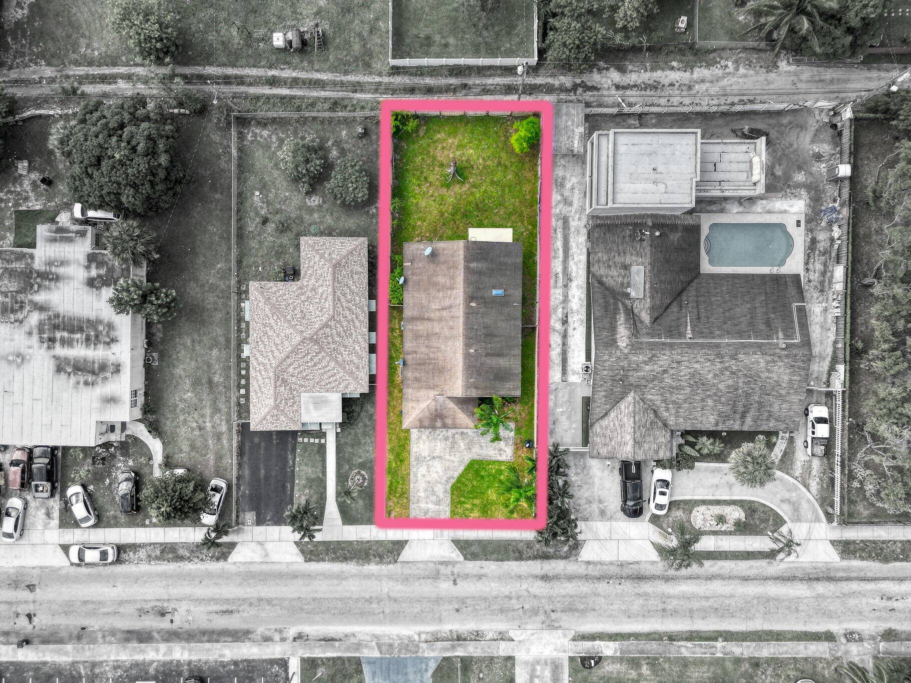 Beautiful single family home, walking distance from the beach in well desired area.