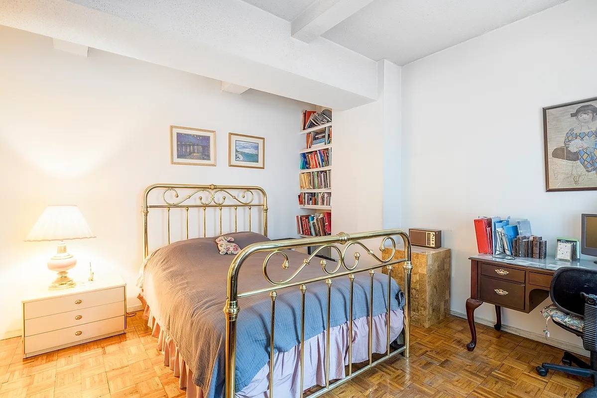 Welcome to 235 East 49th Street, Apt 4C A charming 1 bedroom co op nestled in the heart of Midtown East ?