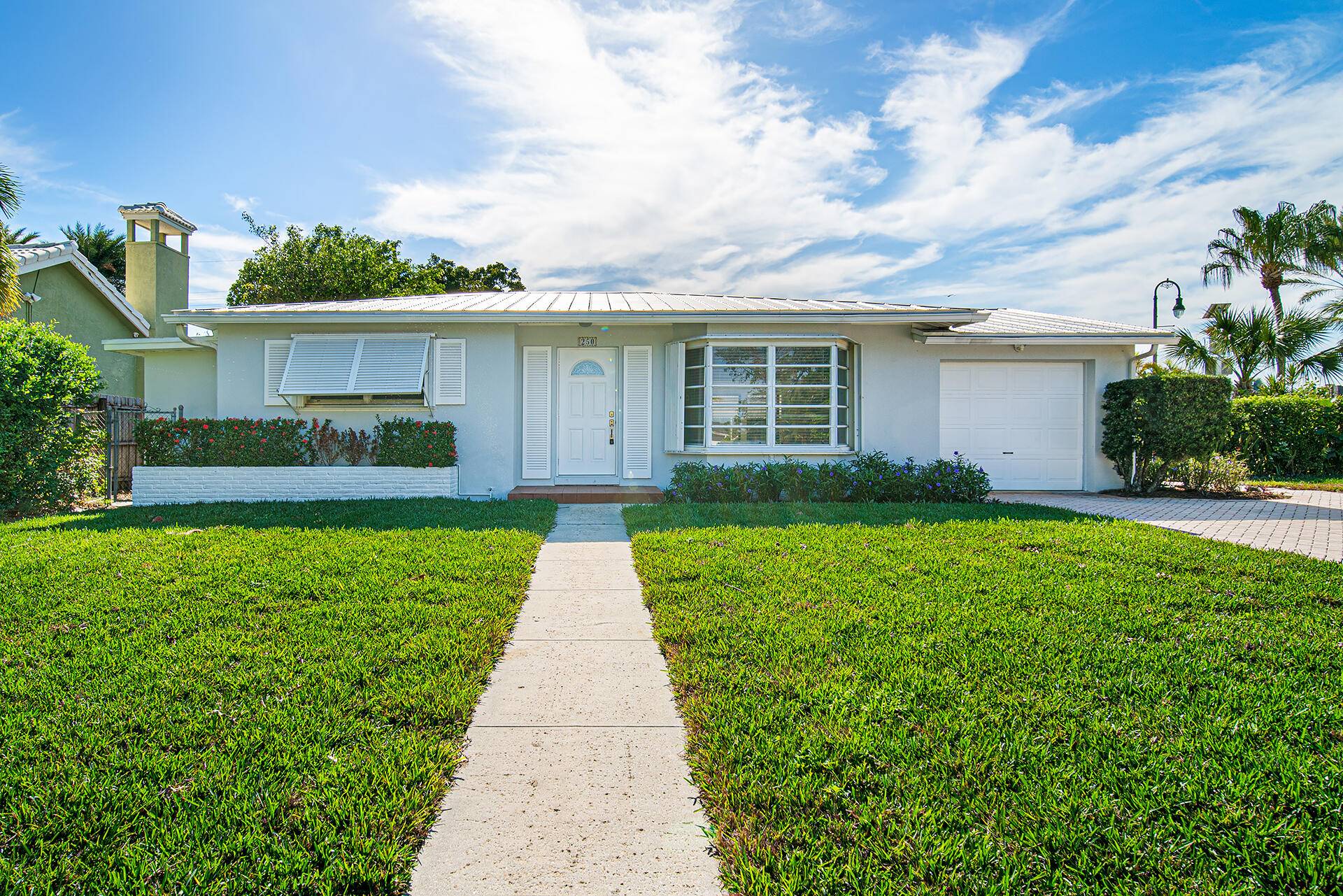 Amazing deal on a waterfront pool home available for lease in SoSo !