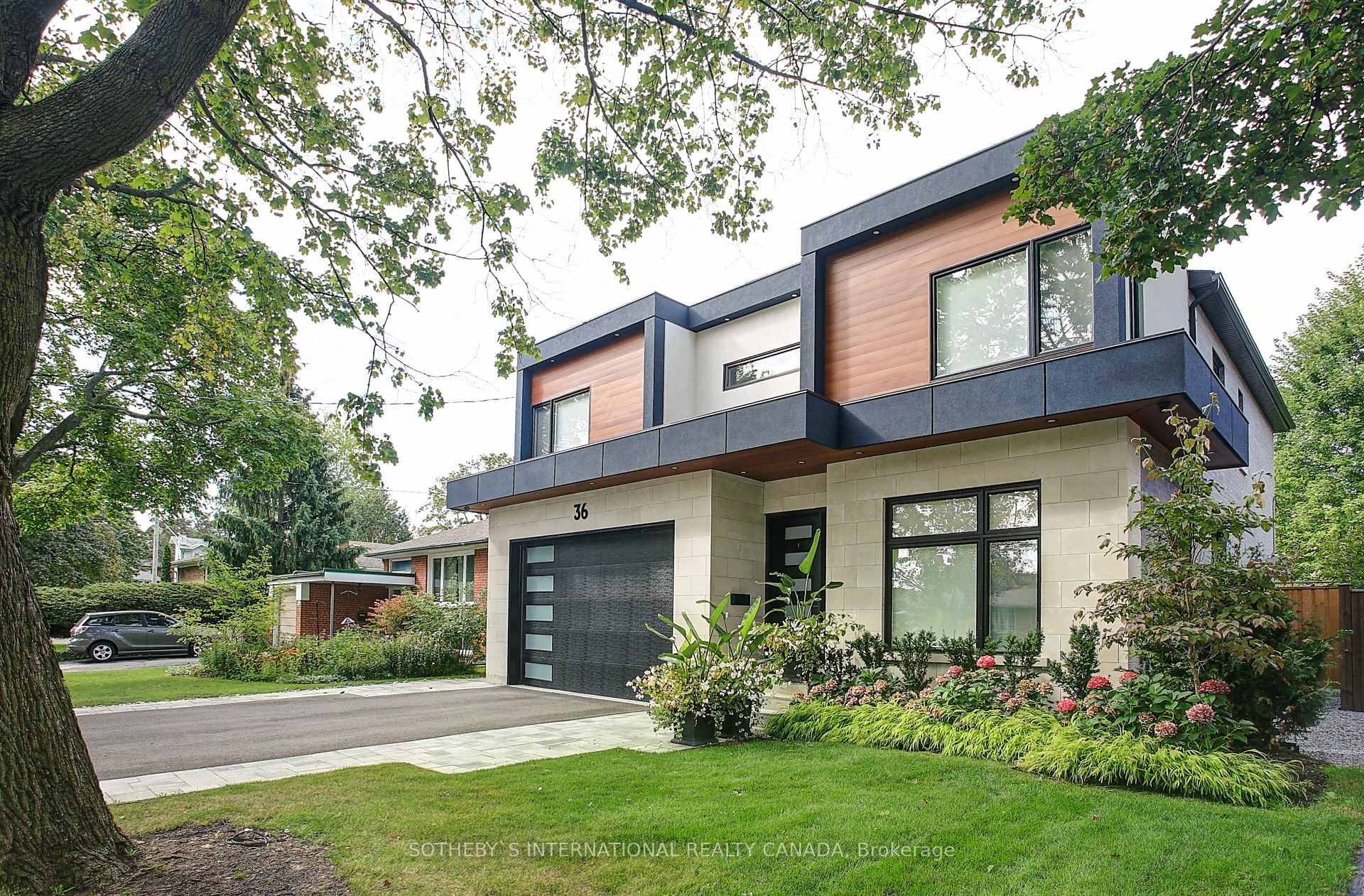 Welcome to this stunning custom built 2 storey residence offering 4 1 bedrooms and 5 bathrooms, set on a generous 50' x 110.