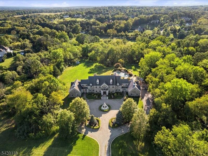 Custom built '02 on 35 idyllic acs, in neighborhood cul de sac.