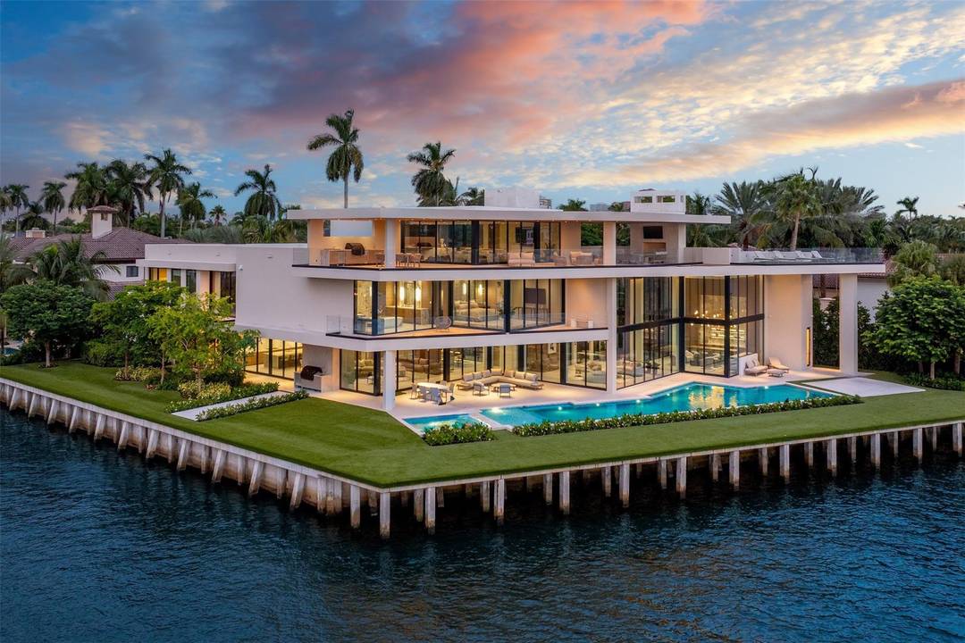 A masterpiece of modern waterfront luxury, 625 San Marco is a brand new point lot estate designed to astonish, by Carlos Martin Architects amp ; Bomar Builders.