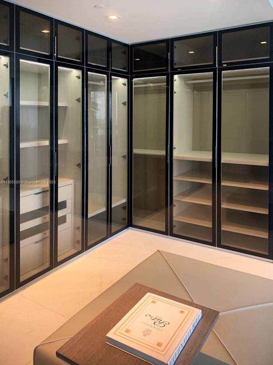 Long established custom cabinetry company serving South Florida for over 24 years.