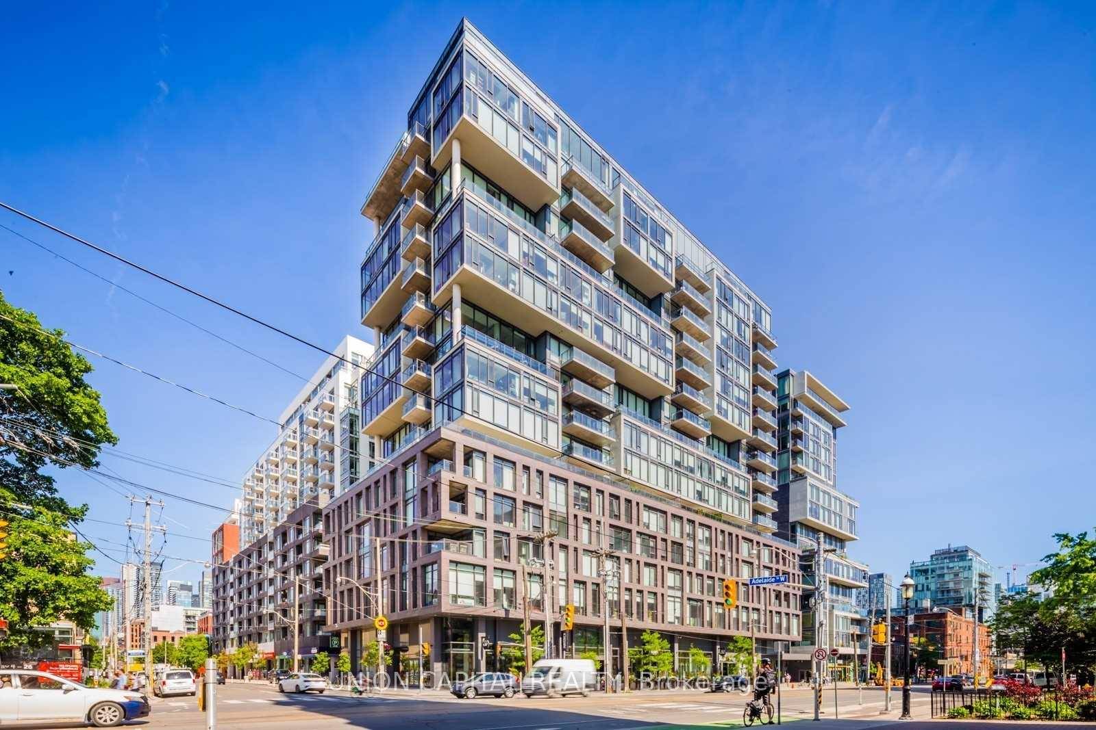 Great Location In The Heart Of King And Queen West !