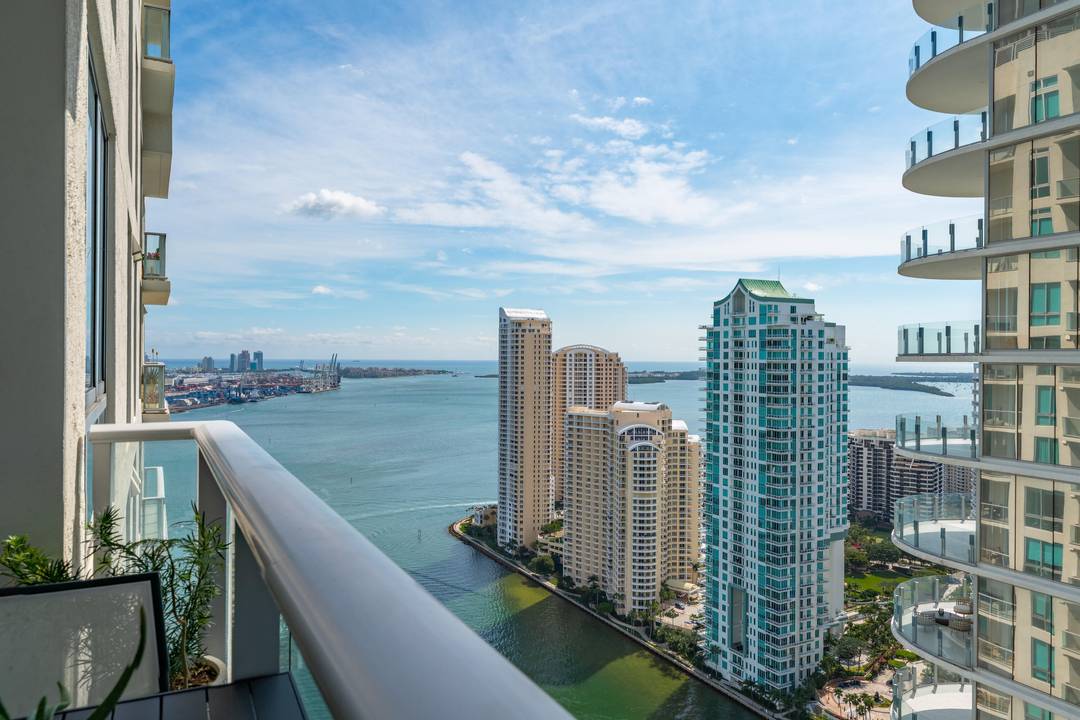 Furnished 2BD 2BA at Met 1 with Biscayne Bay and skyline views.