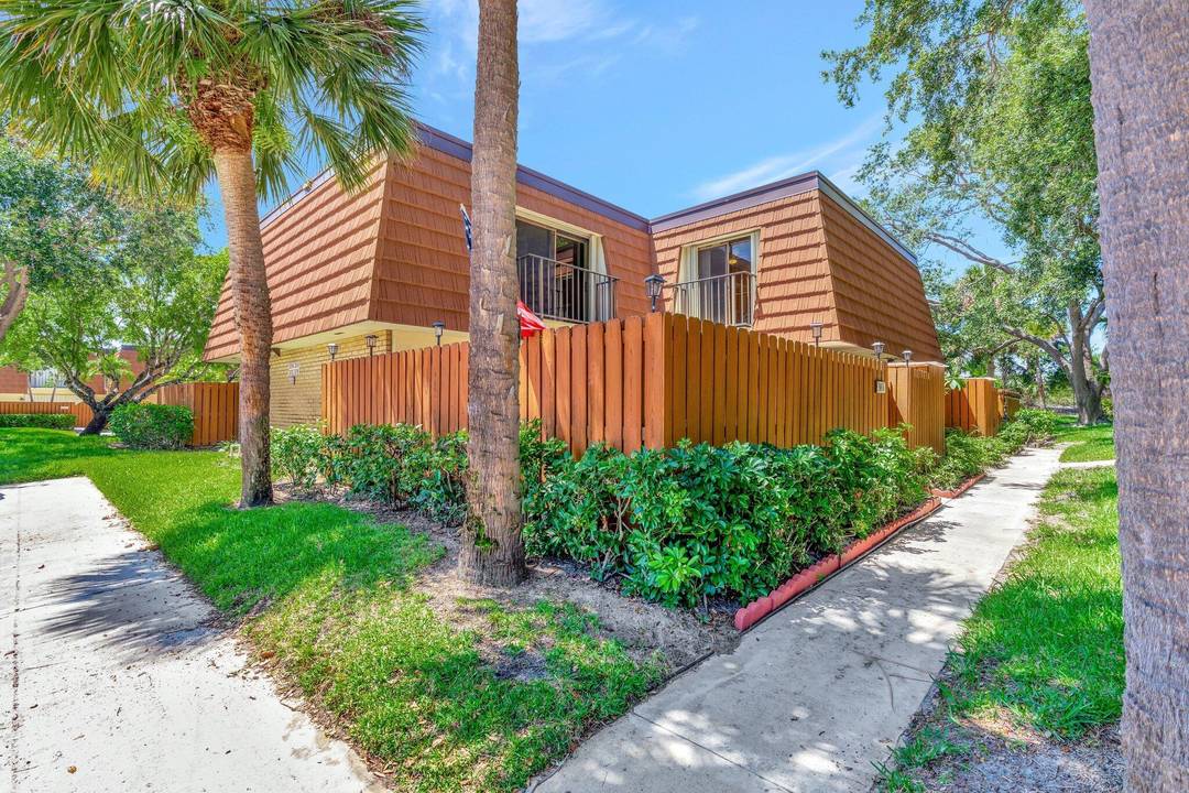 This beautifully renovated 2 bedroom, 2.