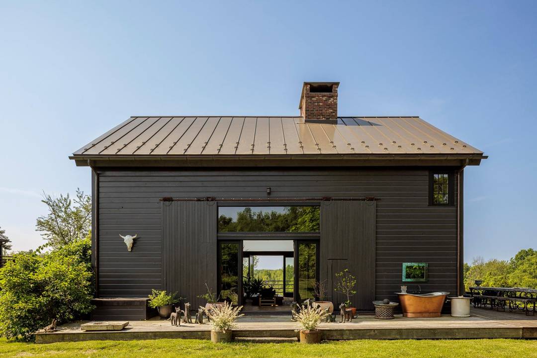 A notable jewelry designer and artist designed and infused her homestead on 13.