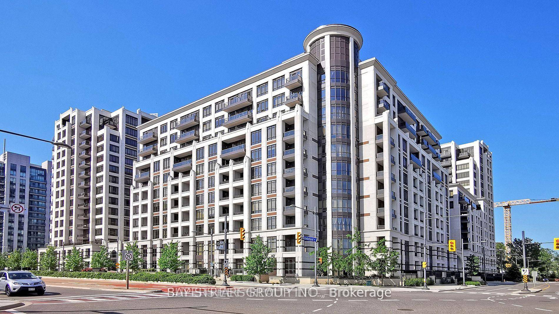 Luxury Penthouse 1 Bdrm Den with 2 bathroom, Located In Downtown Markham.