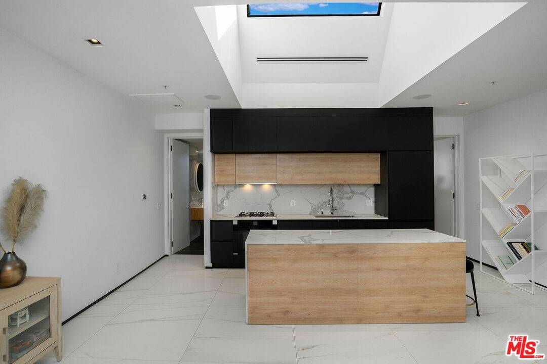 1253  N Sweetzer Ave 1BR Sunset Strip La