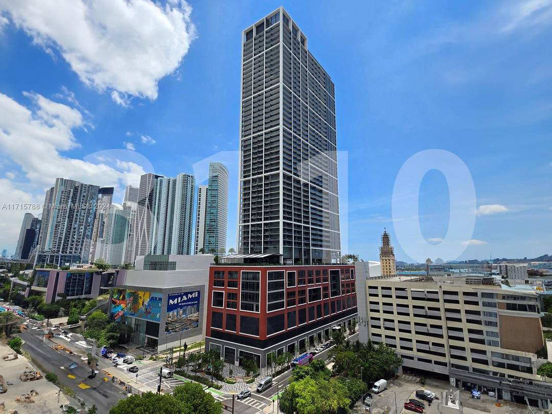 Brand new building amp ; Studio in the heart of downtown Miami with bay amp ; city views.