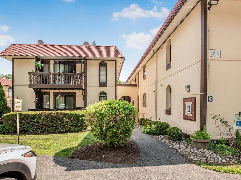 Discover hassle free living at 13 7 Granada Crescent !