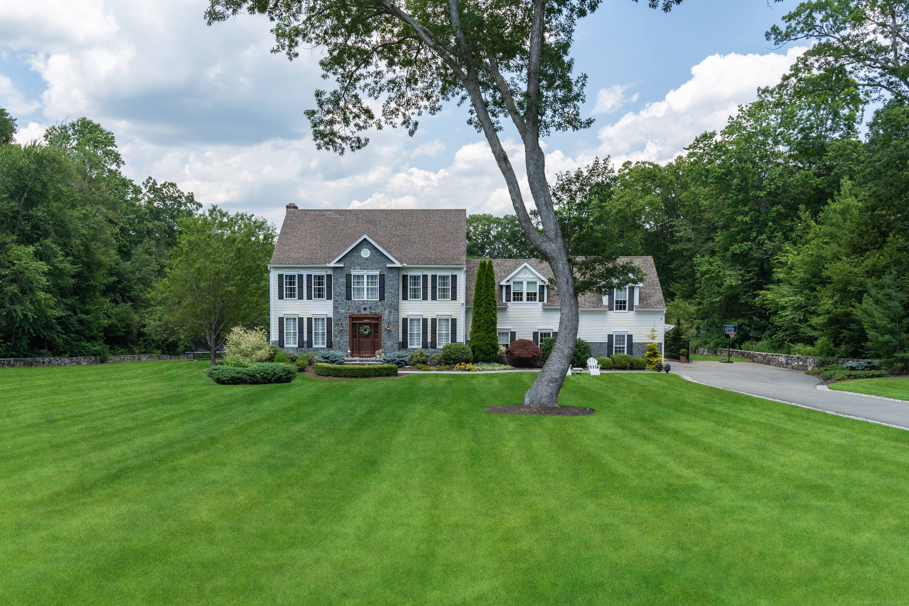 Prepare to be WOWed by this far from typical Colonial !