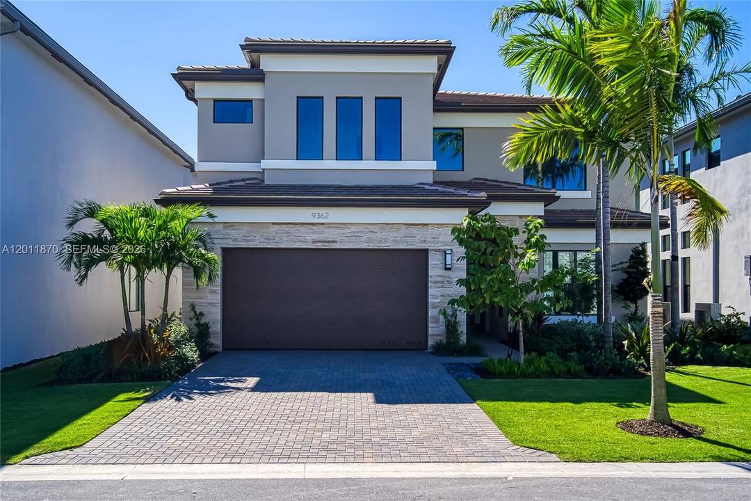 The price is firm. This is the house you have been looking for end of the street, quite location, never lived in, lakefront, brand new.