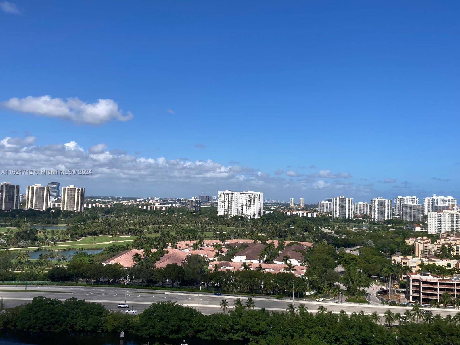 Charming 2 Bedroom, 2 Bath Condo in Mystic Pointe, Aventura !