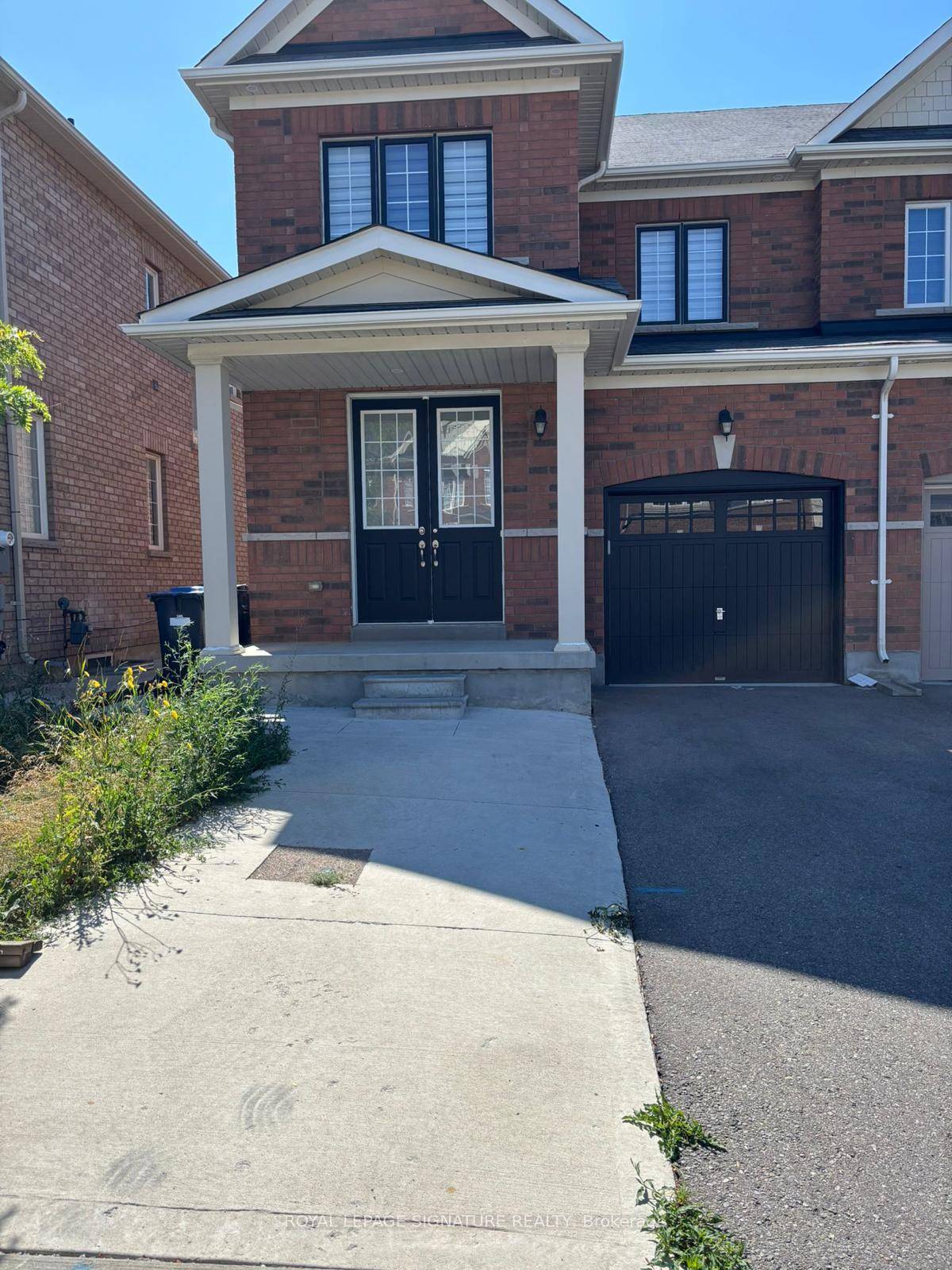 Bright amp ; Spacious 2 Bedroom Basement Apartment With Private Entrance !