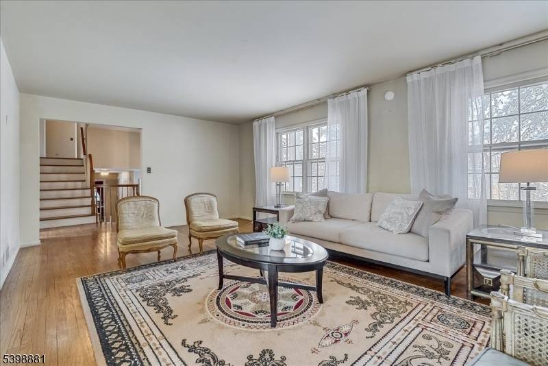 Designed for both everyday living and effortless entertaining, this expansive 5 bedroom custom split with potential for a 6th bedroom offers generously sized rooms and a highly flexible layout ideal ...