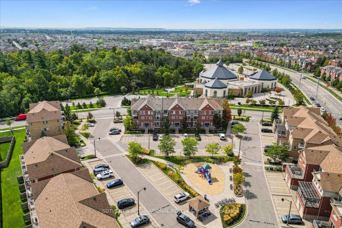 Welcome to 5625 Oscar Peterson Blvd, located in the highly sought after Churchill Meadows community !