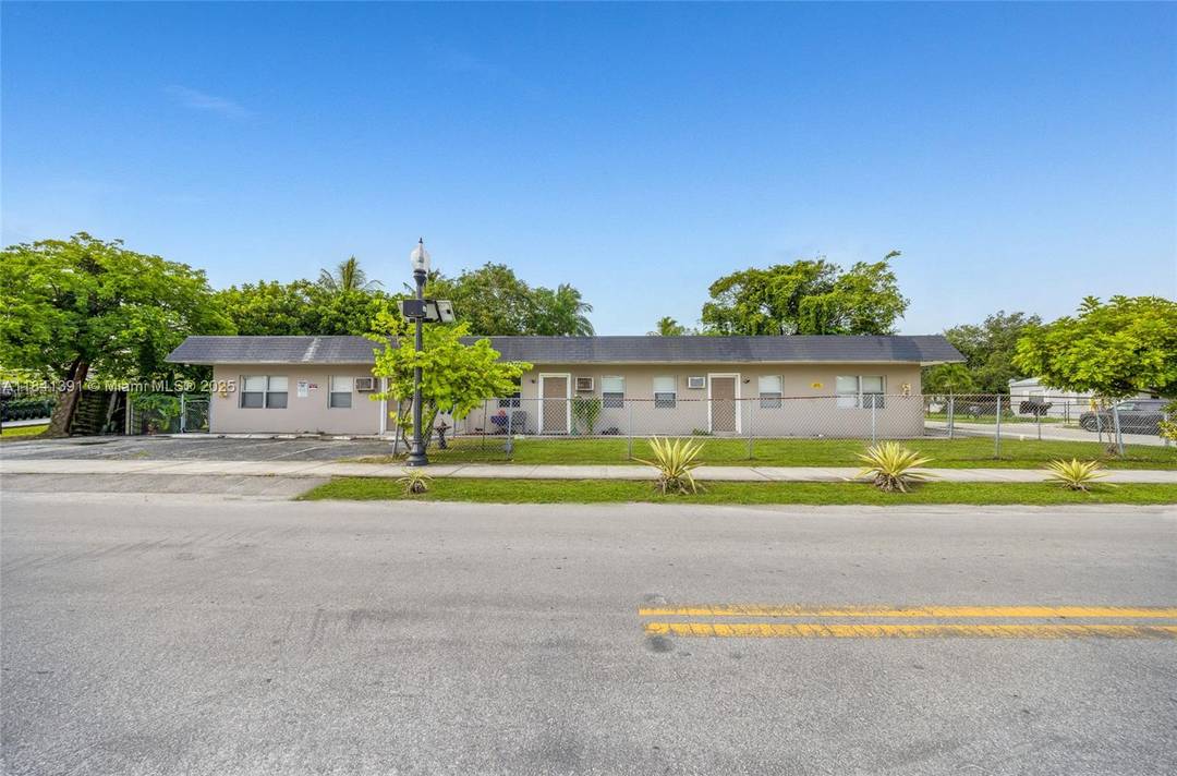 Prime 5 unit multifamily in booming Progresso Village, just minutes from Flagler Village, the Brightline station, and the beach.