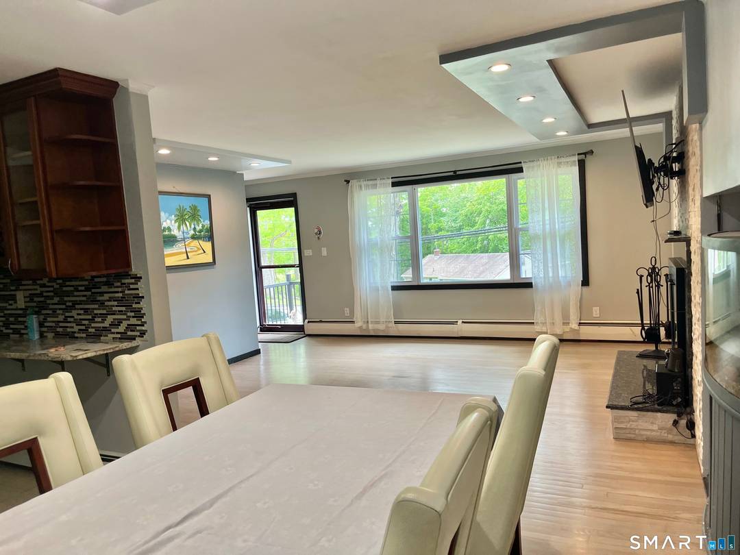 Beautifully renovated Single Family 3 Bedrooms and 2 and 1 2 bathrooms, in the mail level, with a unique touch of designer in the living, dinning, kitchen, and bedrooms.