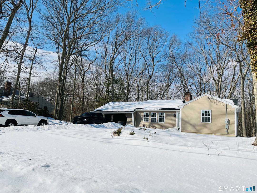 Beautiful Ranch in East Lyme Close to Beaches !