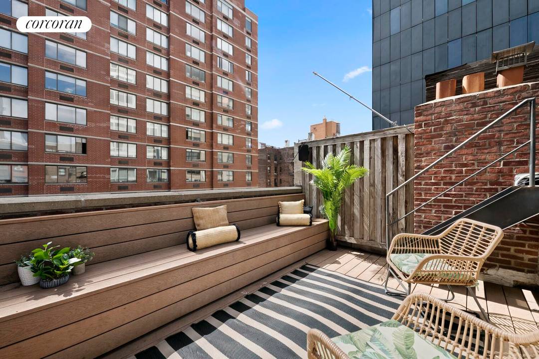 Classic Chelsea Living with Private Rooftop amp ; Wood Burning Fireplace This bright and spacious triplex condo offers a rare opportunity to enjoy flexible living in the heart of Chelsea.