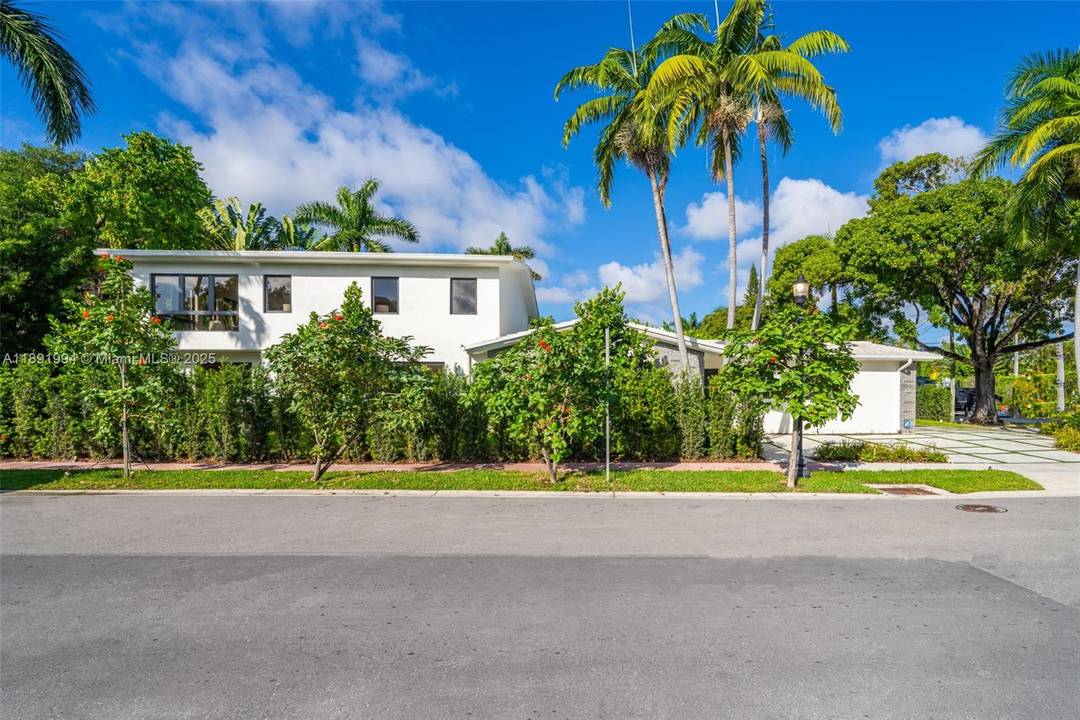 Exquisite home on a coveted corner lot on Rivo Alto in the Venetian Islands, fully reimagined in 2025 for organic modern living.