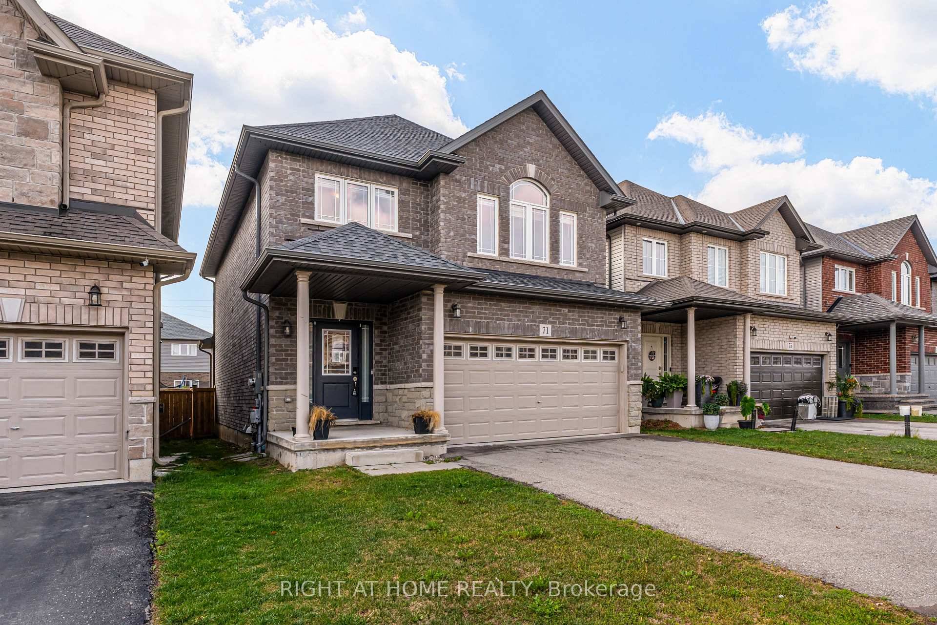 BRIGHT AND INVITING welcome to Summit Park neigbourhood detached 4 bedrooms open concept main floor primary bedroom has ensuite and walkin closet 9 ft ceilings on main floor 2 car ...