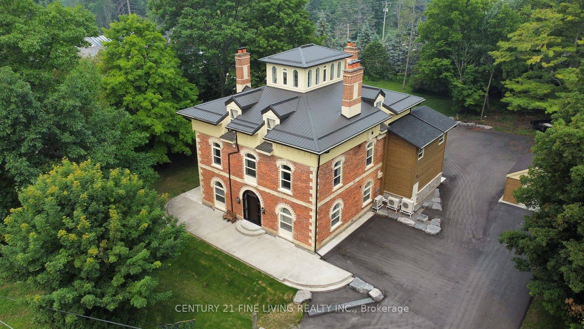 Welcome To 'Hawkstone Manor' In Old Charm Historical Hawkestone, Oro Medonte.